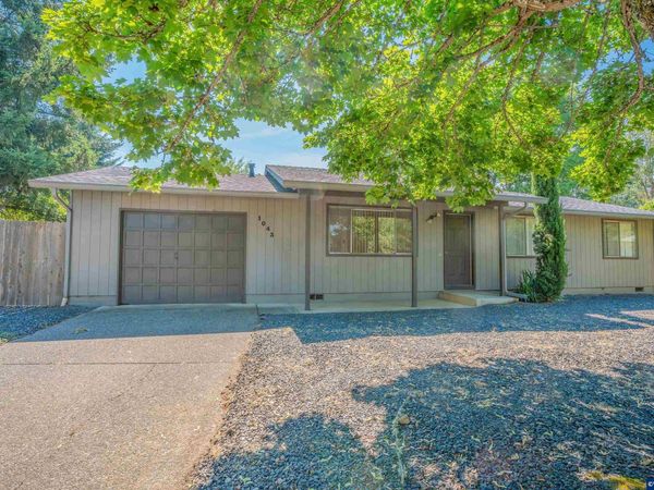 1043 26th Ct, Sweet Home, OR 97386