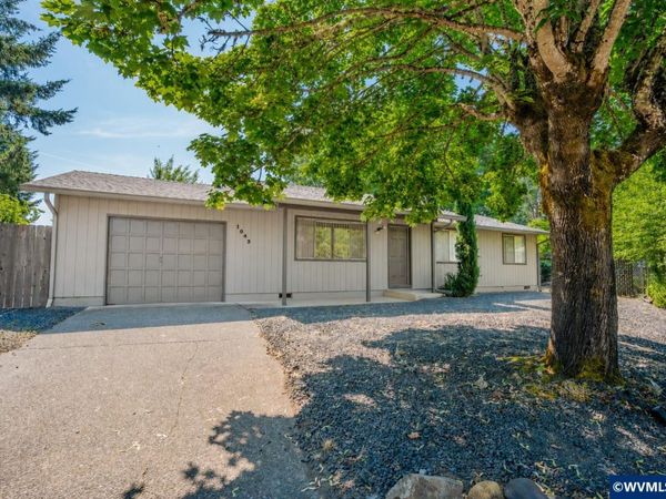 1043 26th Ct, Sweet Home, OR 97386