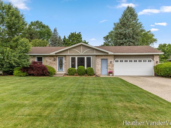 7887 Park Lane Avenue, Jenison, MI 49428
