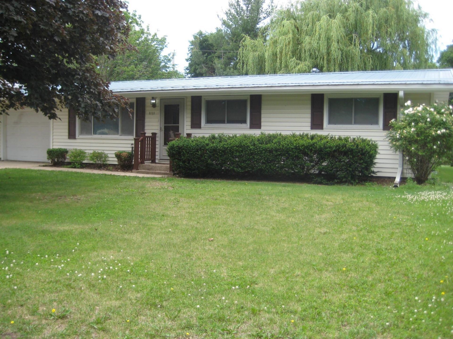 1111 S 5th Street, Prairie Du Chien, WI 53821 Main Photo