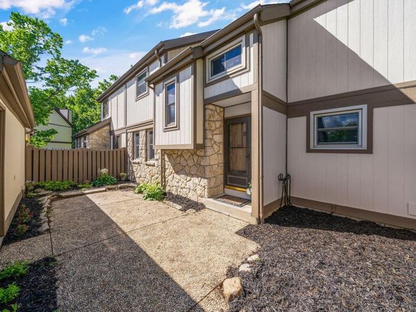 105 Kinder Place , Columbus, OH 43230