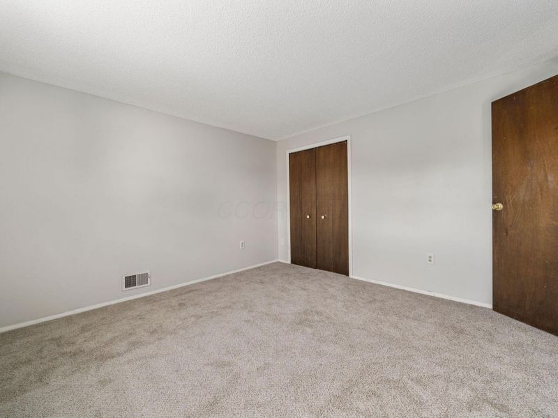 105 Kinder Place , Columbus, OH 43230 Photo 32