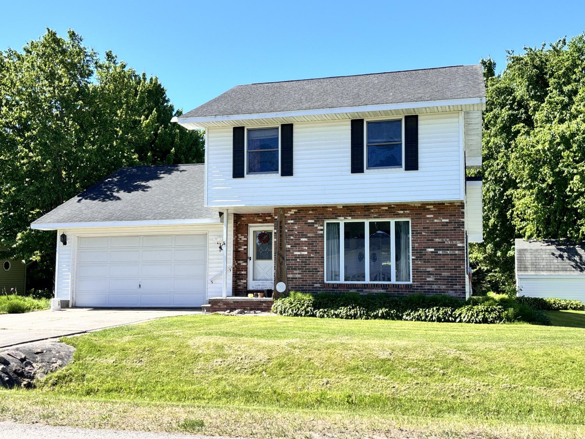 1110 Mann Dr, Sault Sainte Marie, MI 49783 Main Photo