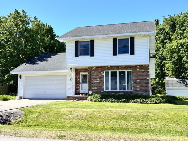 1110 Mann DR, Sault Ste Marie, MI 49783
