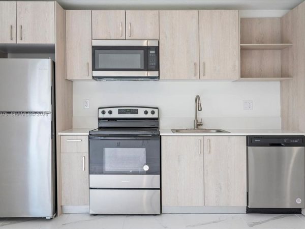 420 SW 7th Ave , Unit 201, Miami, FL 33130