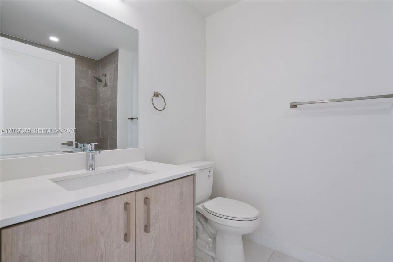 420 SW 7th Ave , Unit 201, Miami, FL 33130 Photo