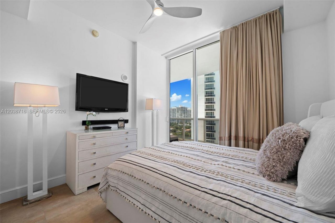 15901 Collins Ave, Unit 1502, Sunny Isles Beach, FL 33160 Photo
