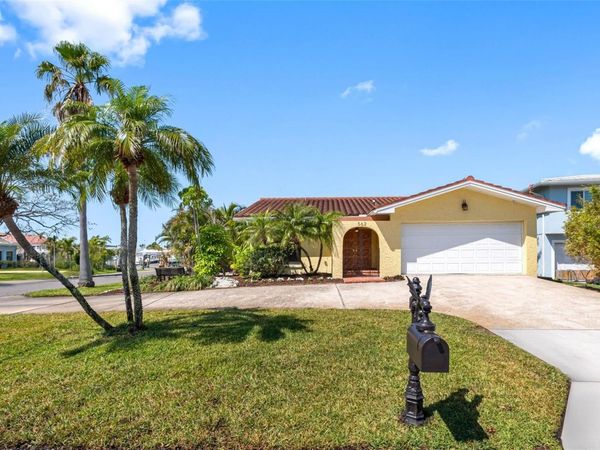 562 JOHNS PASS AVENUE, MADEIRA BEACH, FL 33708
