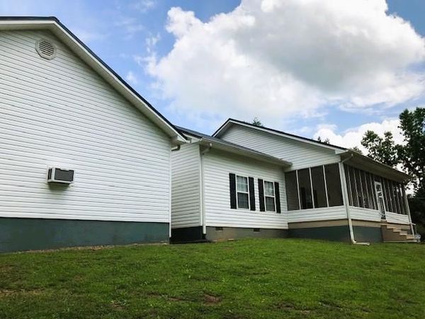 960 Mcentyre Loop SE, Calhoun, GA 30701