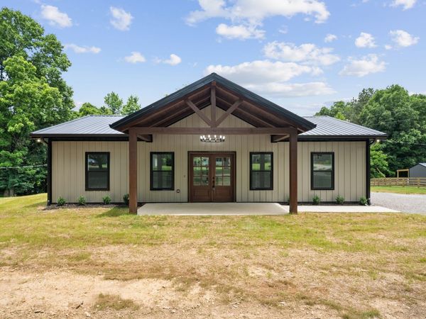 701 Oak Grove Rd, Goodspring, TN 38460