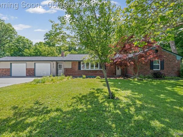 28134 Wildwood Trail, Farmington Hills, MI 48336