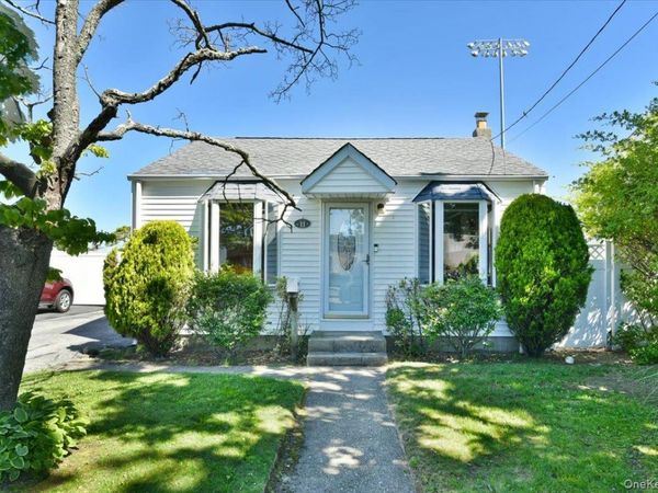 11 Glenda Drive , West Babylon, NY 11704