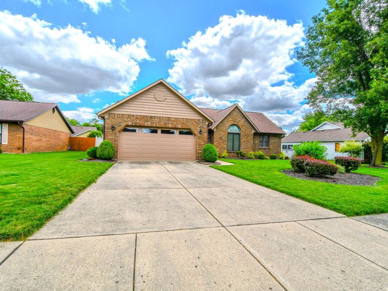 1337 Maplecrest Drive, Troy, OH 45373 Photo 2
