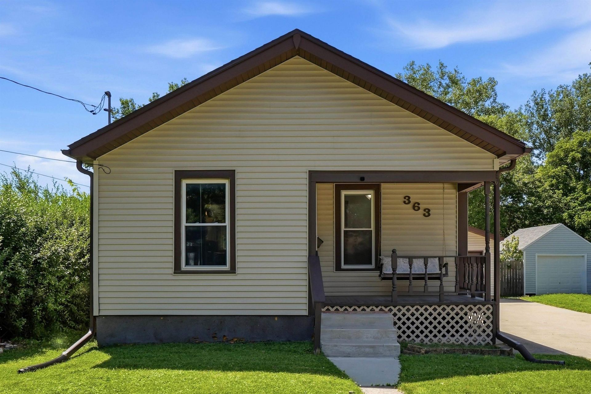363 Indiana Street, Waterloo, IA 50703 Main Photo
