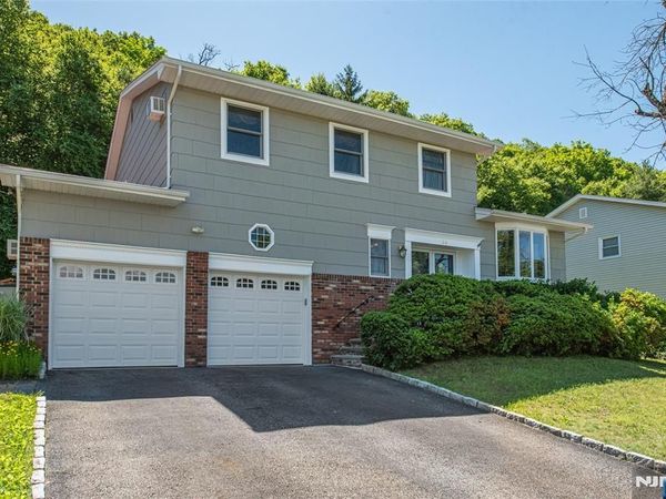 44 Molinari Drive, WANAQUE, NJ 07465