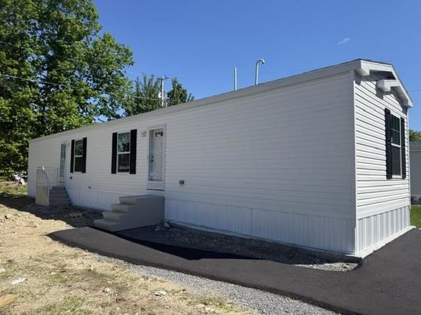 13 Noble Place, Londonderry, NH 03053