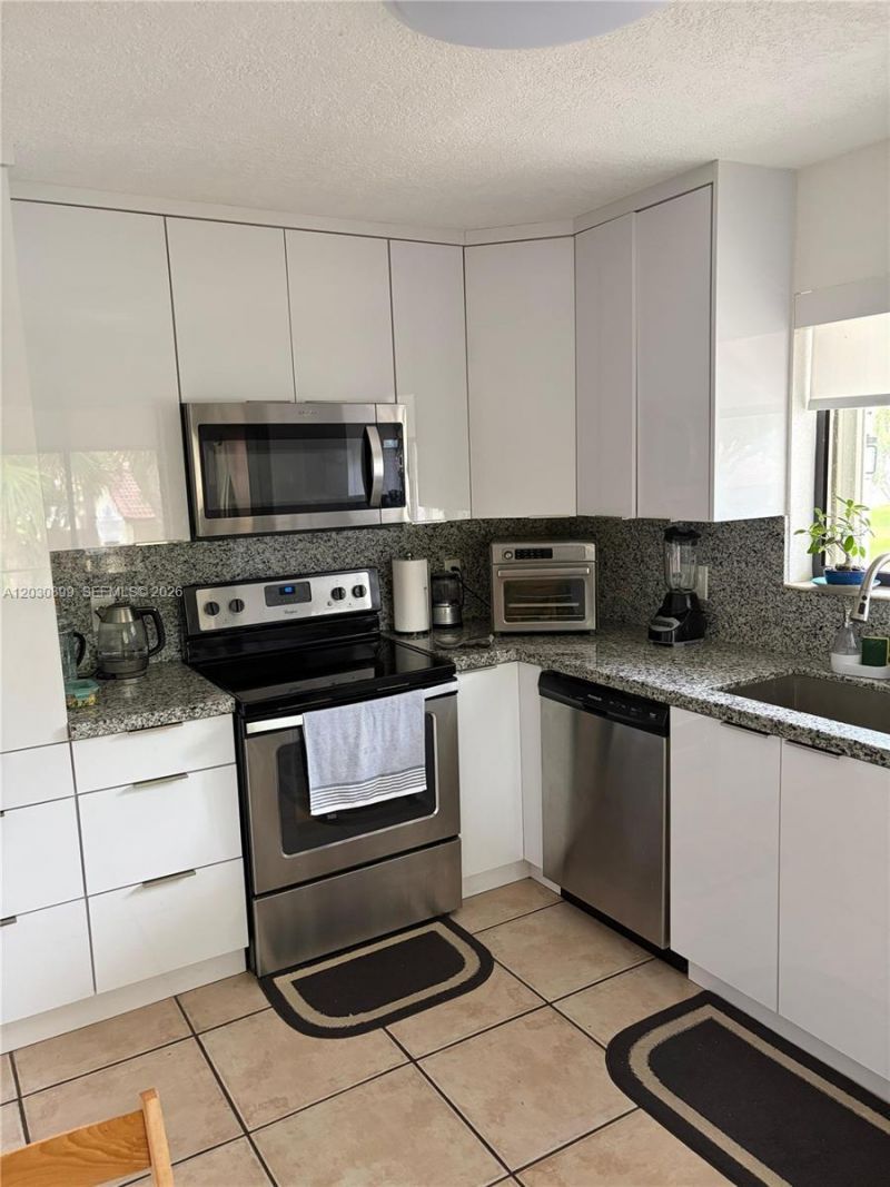 16184 Laurel Dr , Unit 204, Weston, FL 33326 Photo