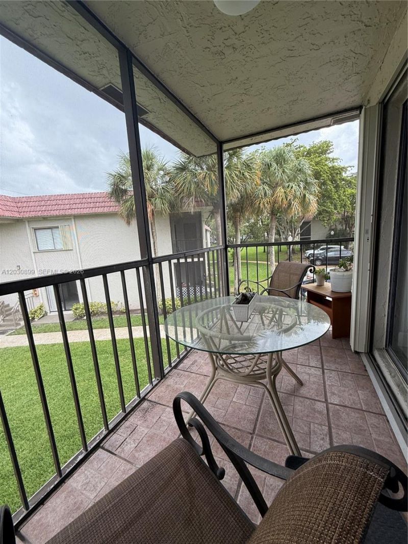16184 Laurel Dr , Unit 204, Weston, FL 33326 Photo