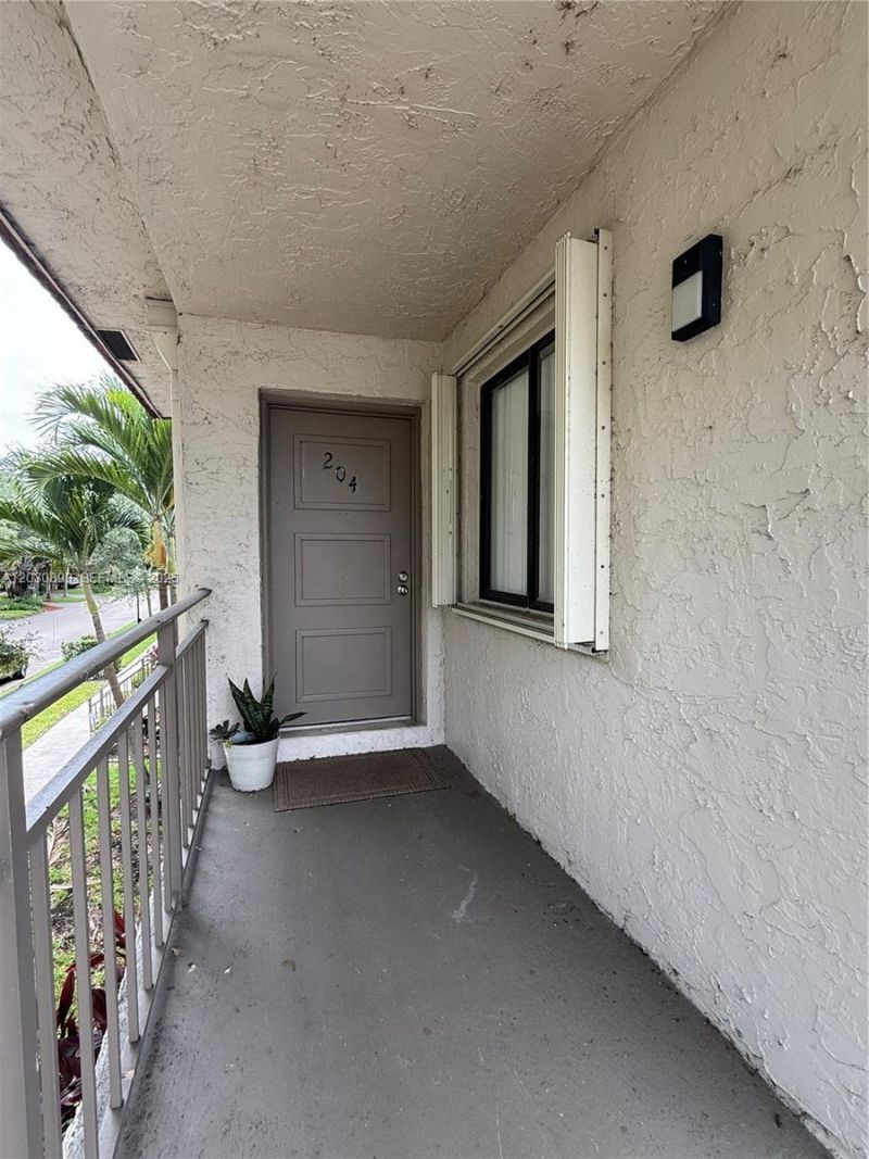 16184 Laurel Dr , Unit 204, Weston, FL 33326 Photo