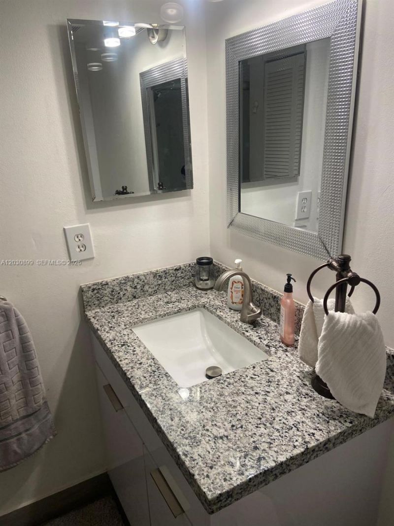 16184 Laurel Dr , Unit 204, Weston, FL 33326 Photo