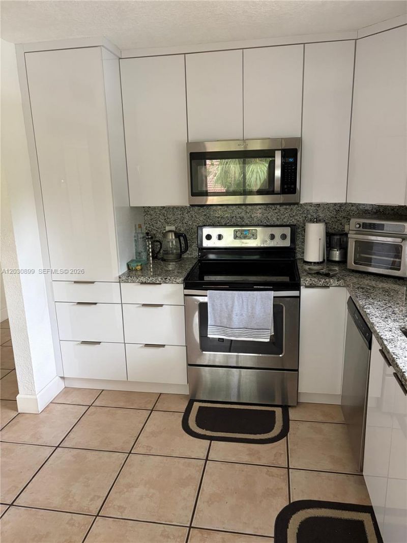 16184 Laurel Dr , Unit 204, Weston, FL 33326 Photo
