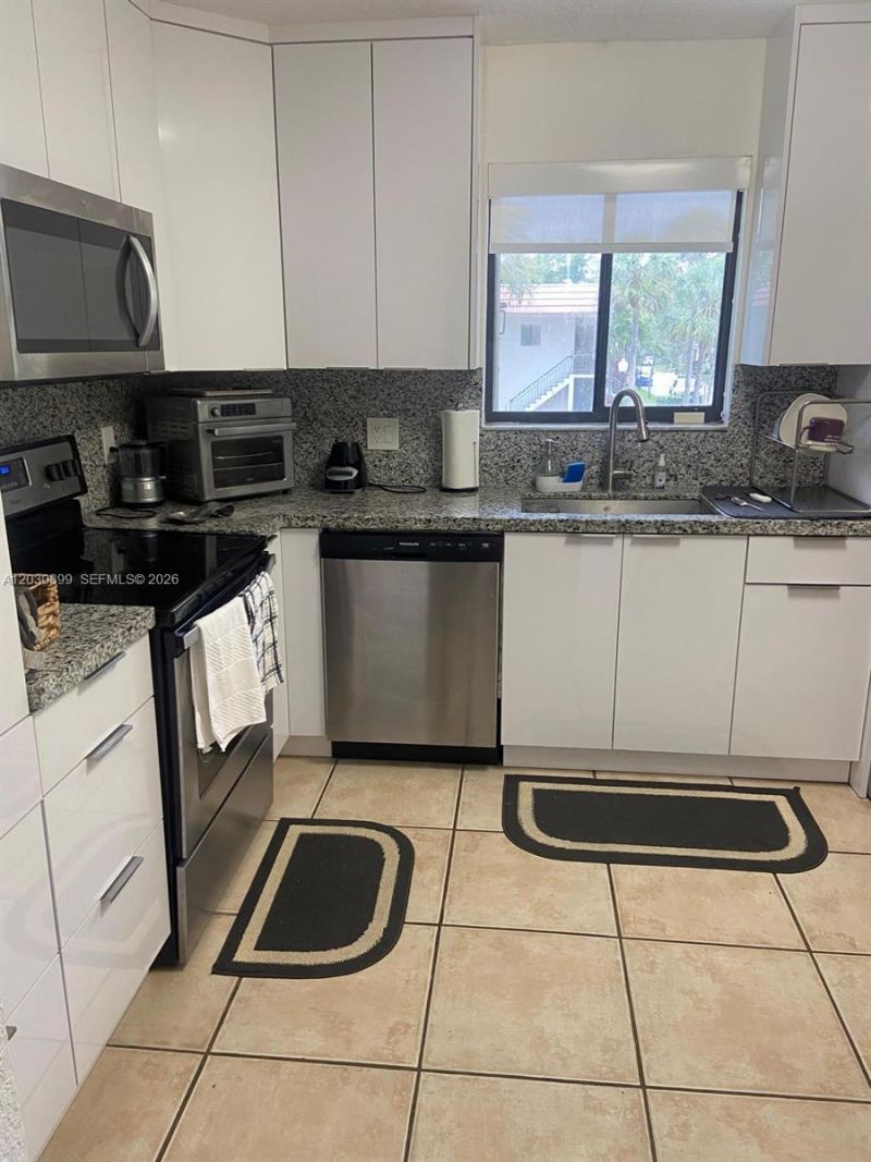 16184 Laurel Dr , Unit 204, Weston, FL 33326 Photo