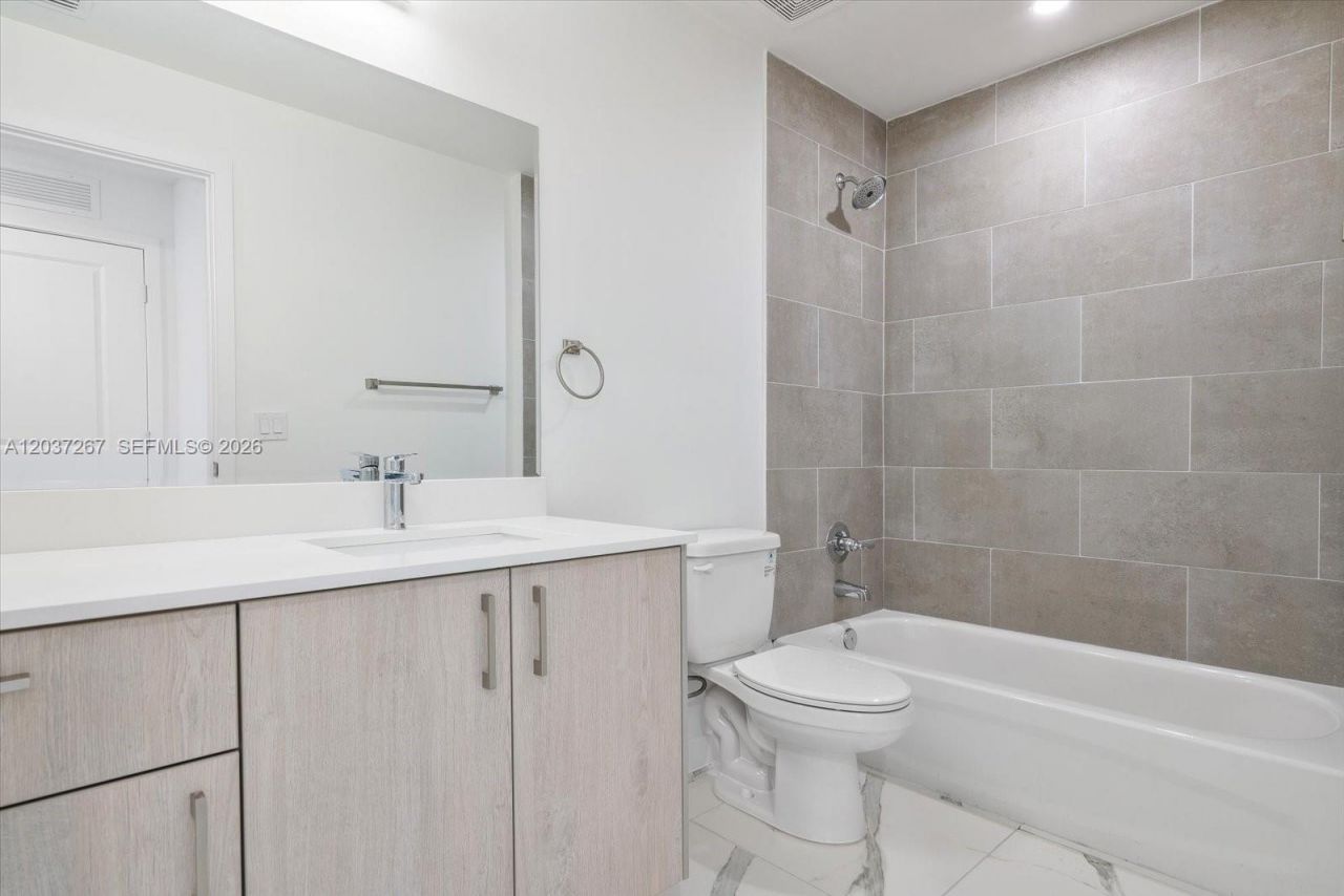 420 SW 7th Ave , Unit 204, Miami, FL 33130 Photo