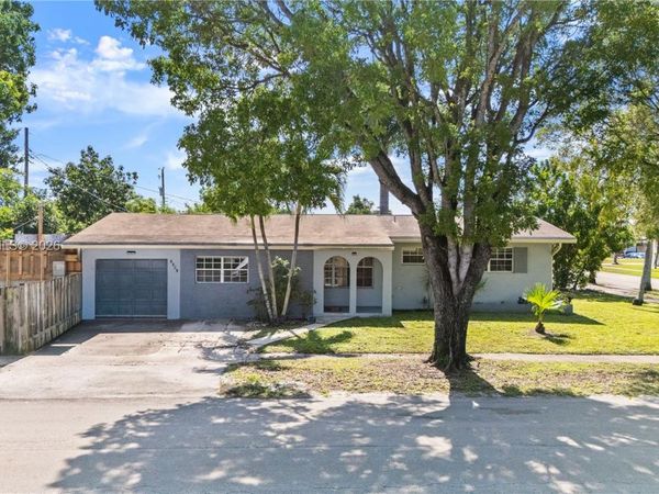 7591 Pierce St , Hollywood, FL 33024