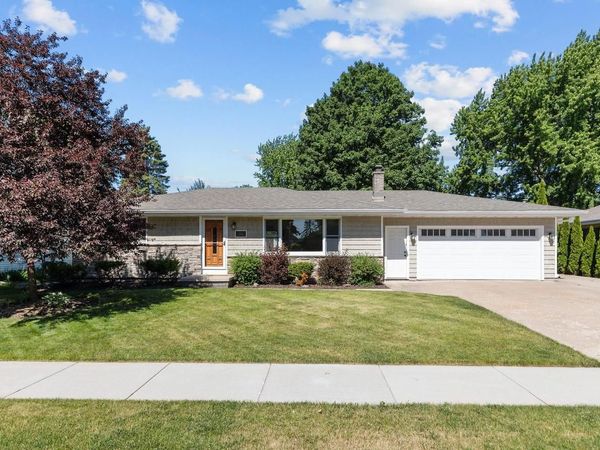 901 CAROL LYNN DRIVE, Little Chute, WI 54140