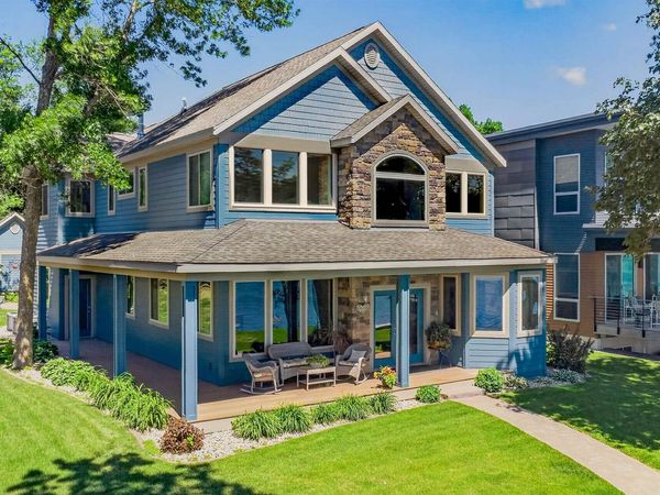 2212 Manhattan Boulevard , Wahpeton, IA 51360