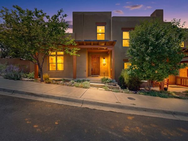 11 Calle Amistosa, Santa Fe, NM 87507