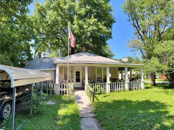 126 W 9th Street, LeRoy, KS 66857