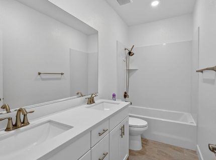 9673 Sedgefield Cir, Elk Grove, CA 95624 Photo