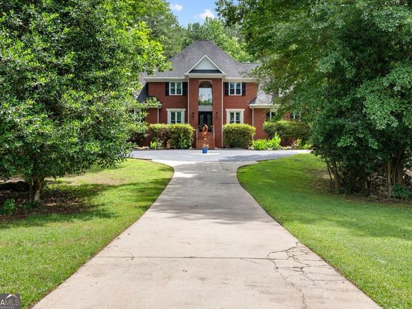 230 Camelot Drive, Fayetteville, GA 30214
