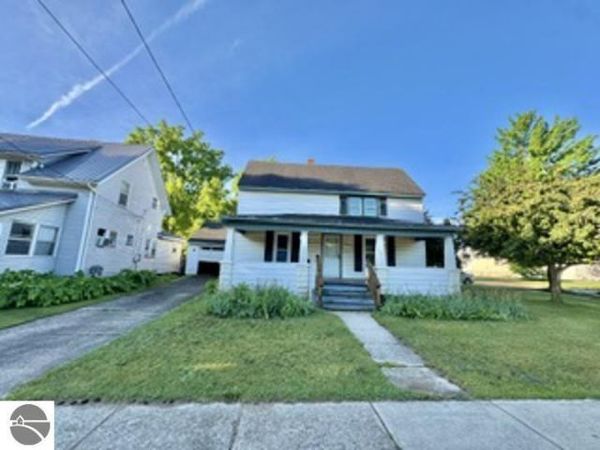 221 Center Street W, Alma, MI 48801