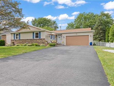 59 Long Wood Drive, Rochester, NY 14612