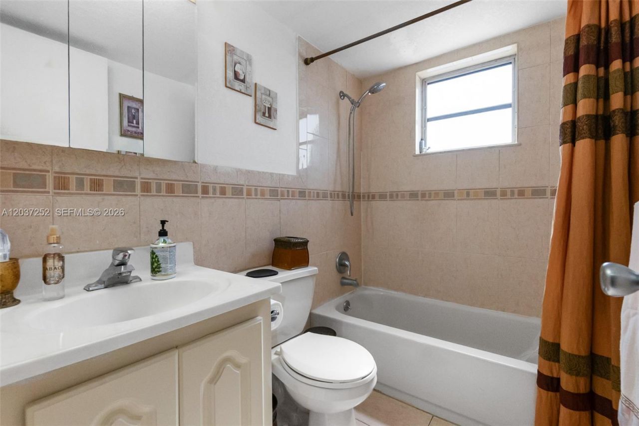6090 W Flagler St, Unit 307, Miami, FL 33144 Photo