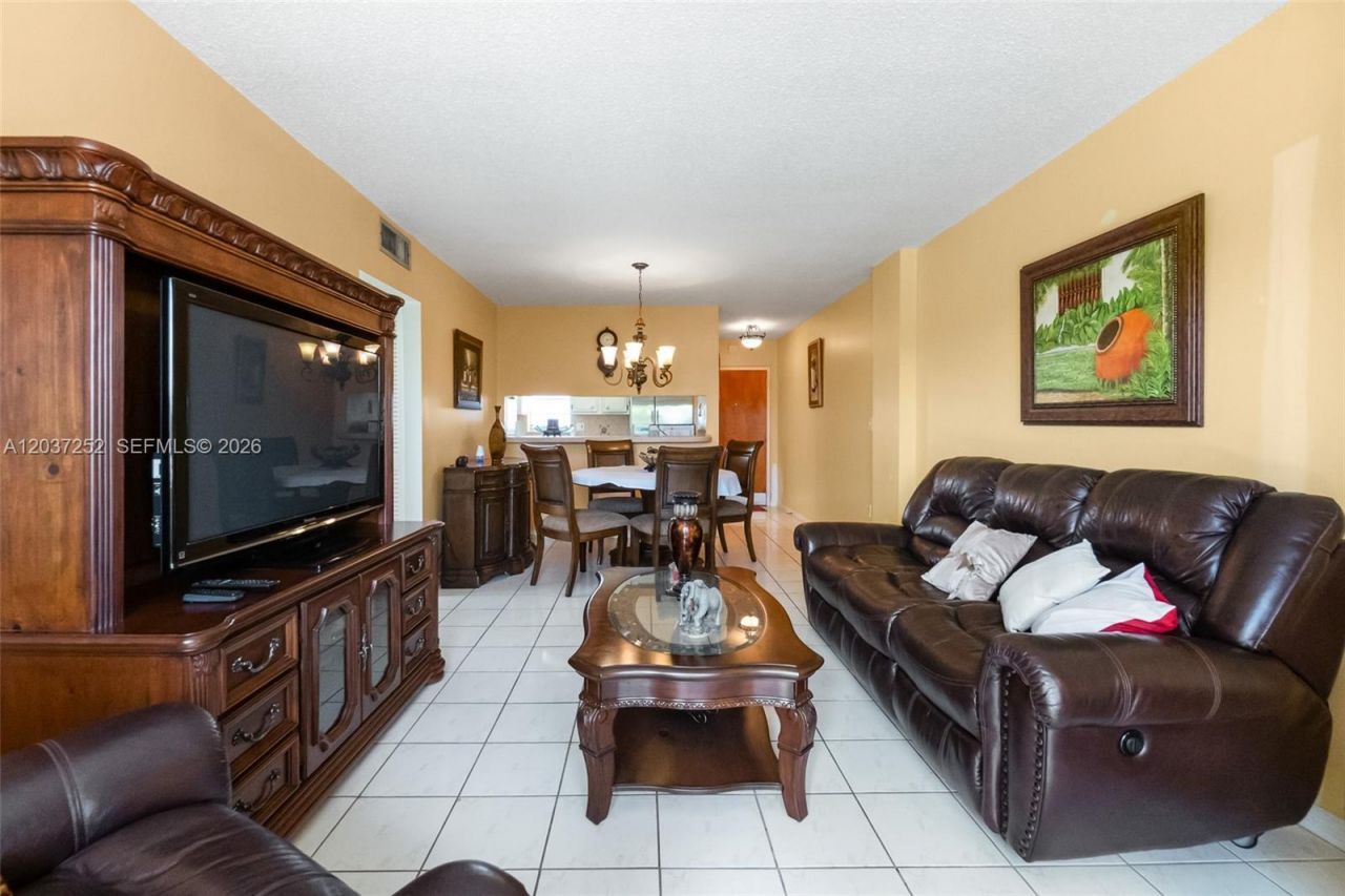 6090 W Flagler St, Unit 307, Miami, FL 33144 Photo