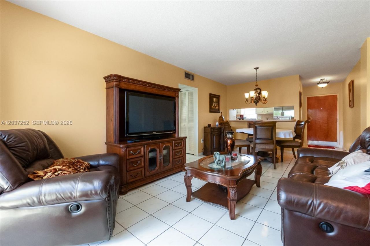 6090 W Flagler St, Unit 307, Miami, FL 33144 Photo