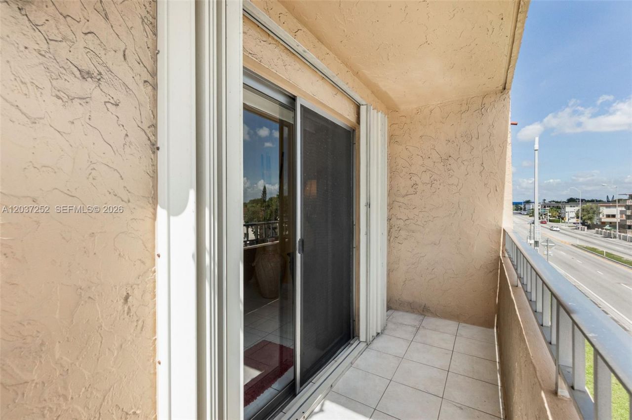 6090 W Flagler St, Unit 307, Miami, FL 33144 Photo