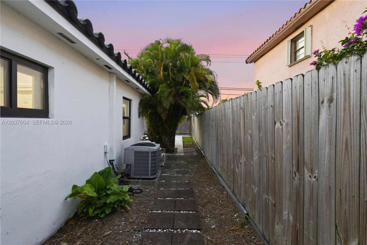 7395 SW 39th St, Miami, FL 33155 Photo
