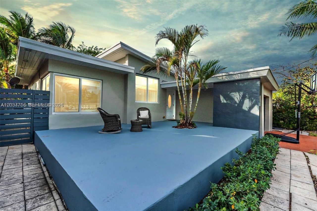 9156 Froude Ave, Surfside, FL 33154 Photo