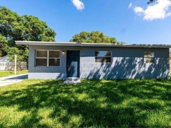 1040 NW 23rd Ter , Fort Lauderdale, FL 33311