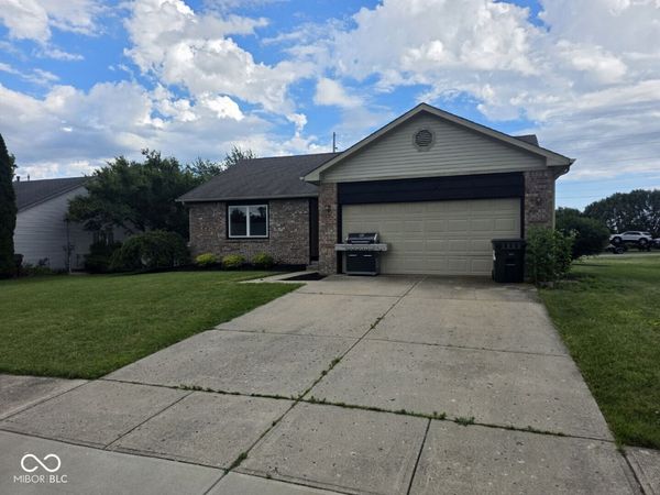 271 Bear Story Court , Greenfield, IN 46140
