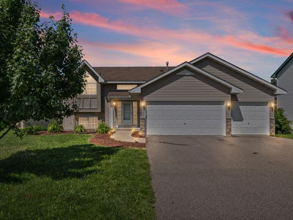 2044 Pheasant Run Street, Shakopee, MN 55379