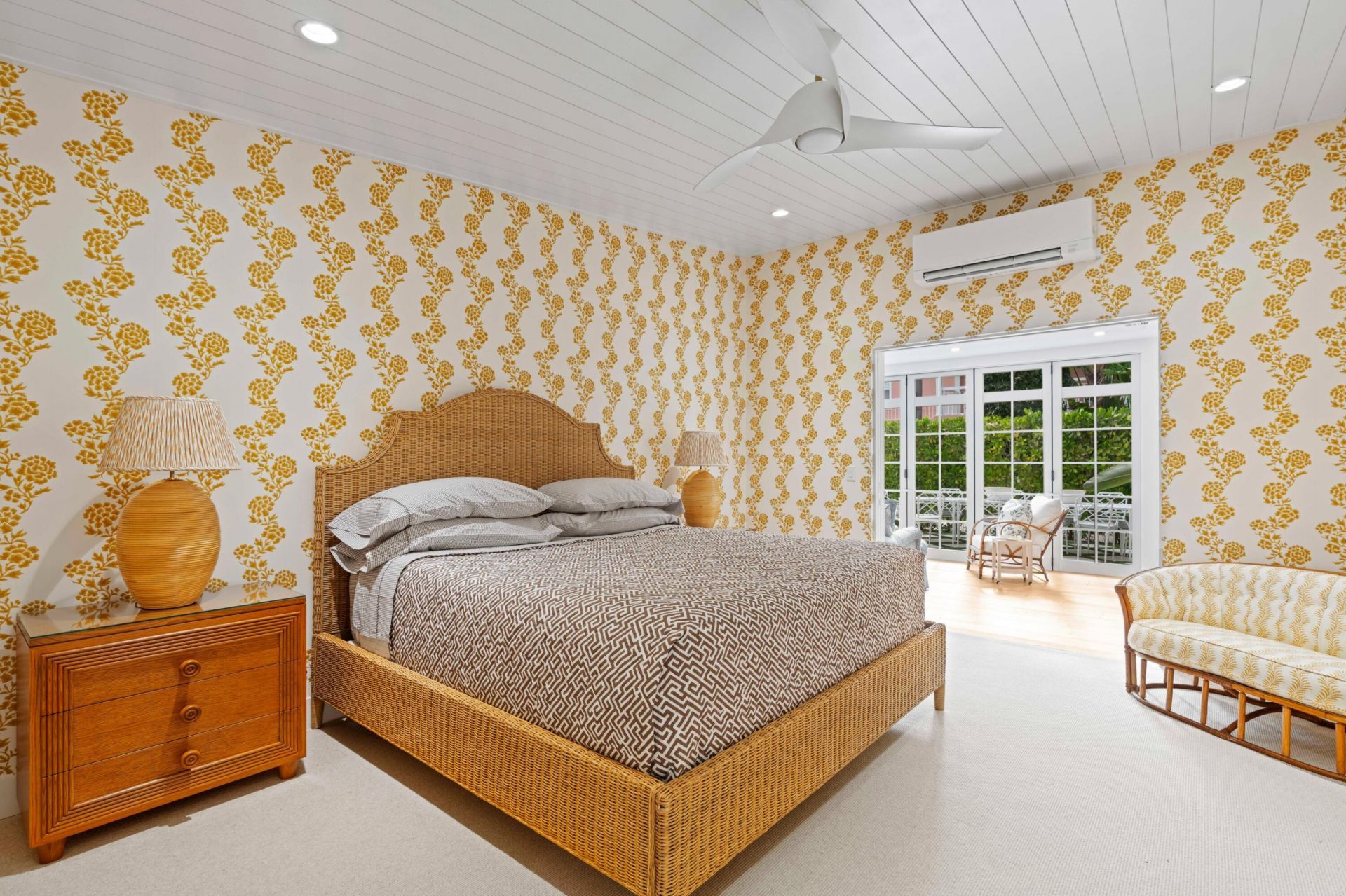 142 Peruvian Avenue, Unit 1020, Palm Beach, FL 33480 Photo