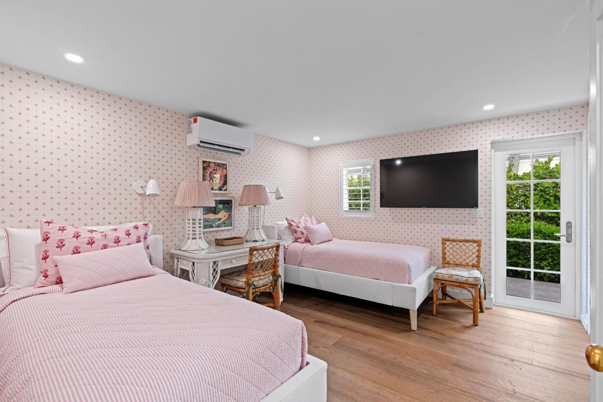 142 Peruvian Avenue, Unit 1020, Palm Beach, FL 33480 Photo