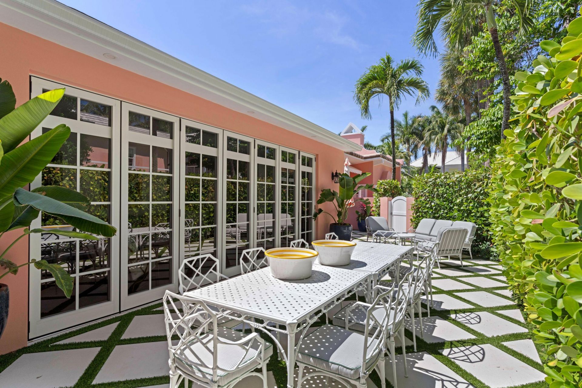142 Peruvian Avenue, Unit 1020, Palm Beach, FL 33480 Photo