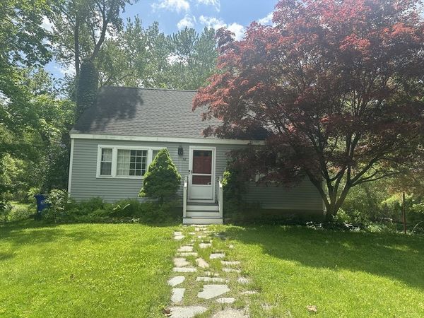42 Grove Street, Topsfield, MA 01983