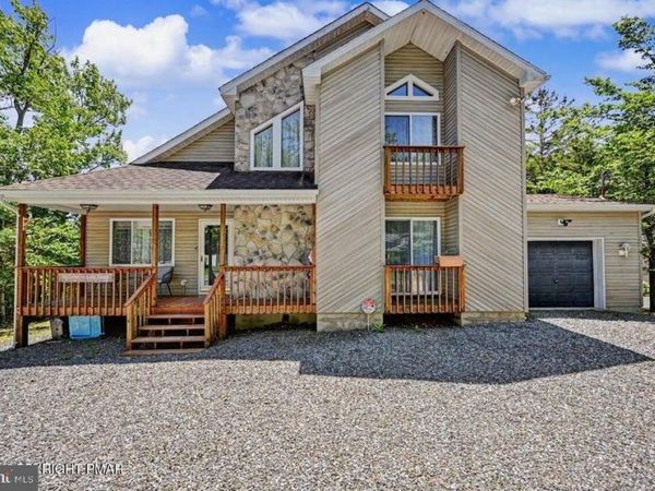 211 NADINE BOULEVARD , POCONO SUMMIT, PA 18346